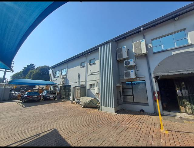 750M² OFFICE FOR SALE IN BRAMLEY